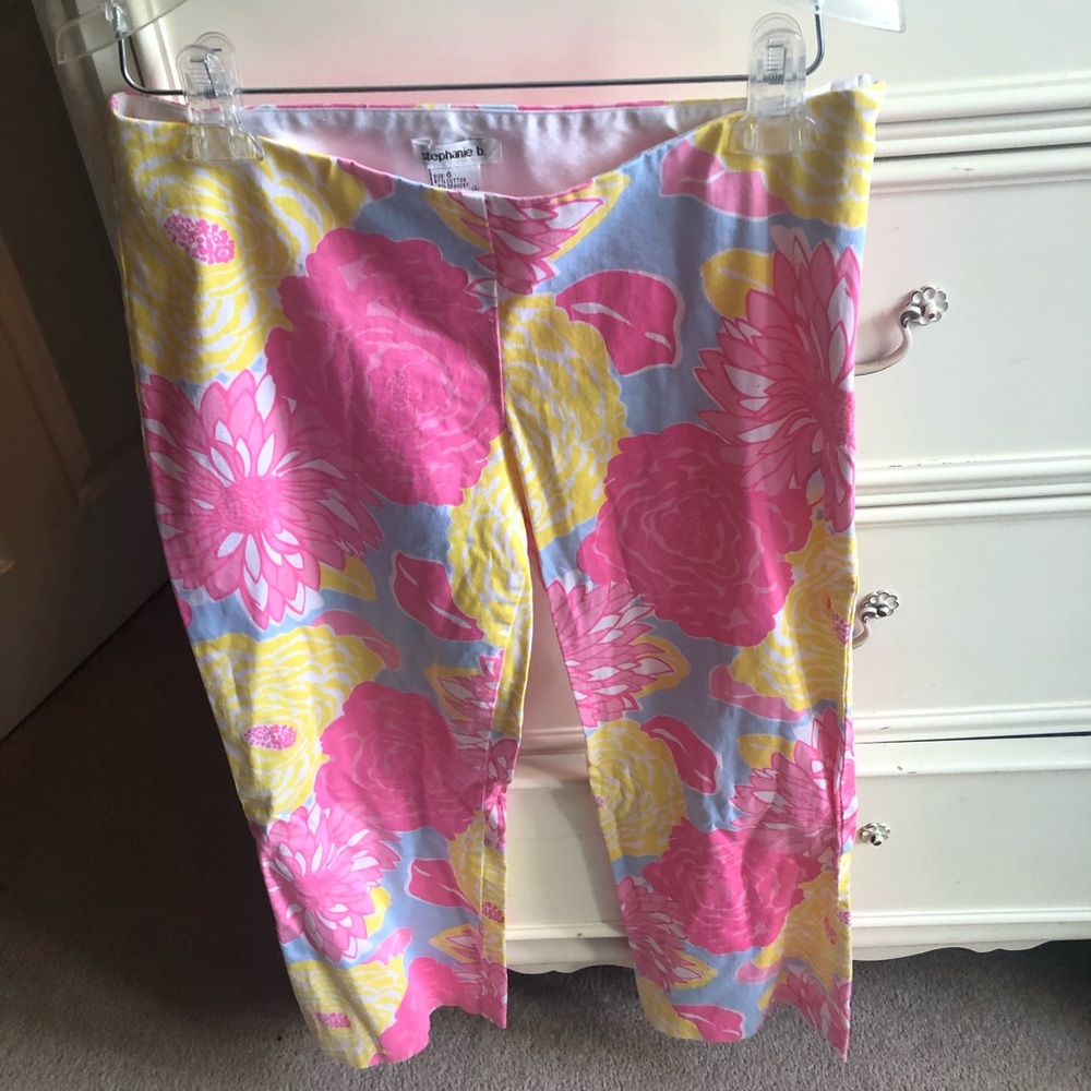 Floral capri pants